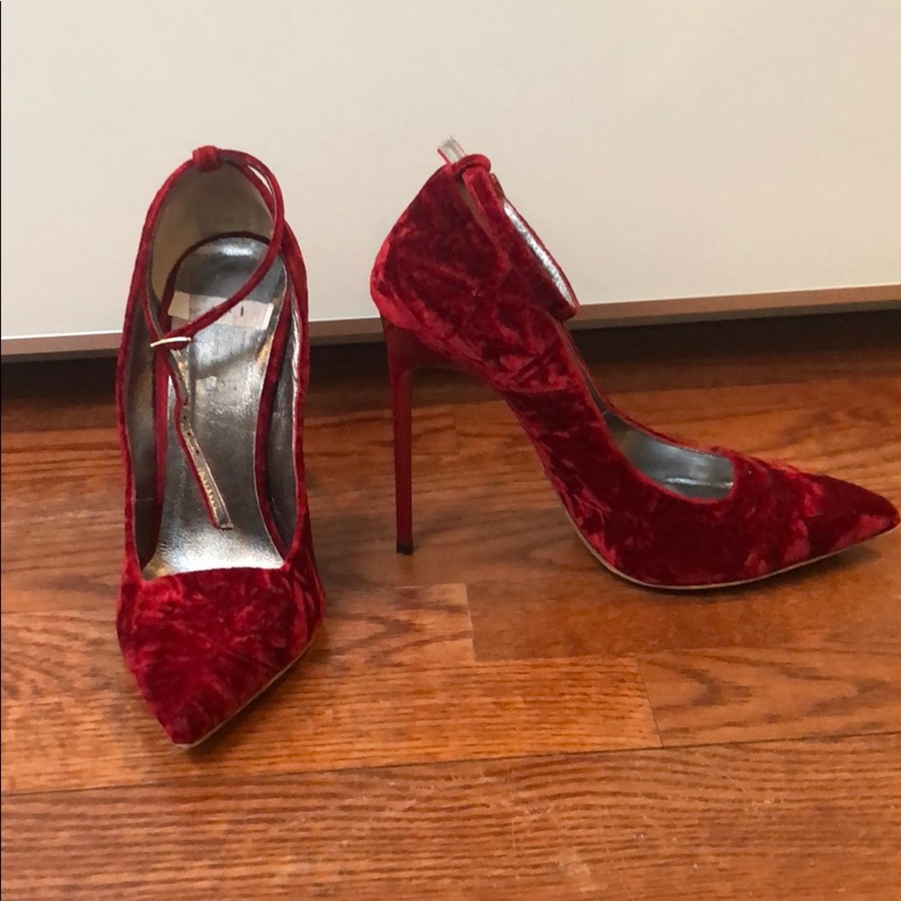 Oscar de la renta red velvet heels